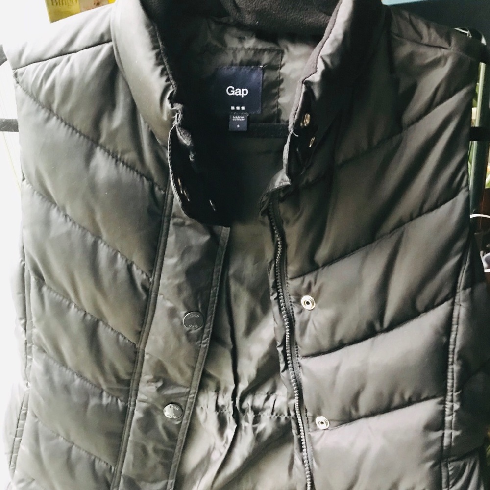 GAP puffer vest black, EUC